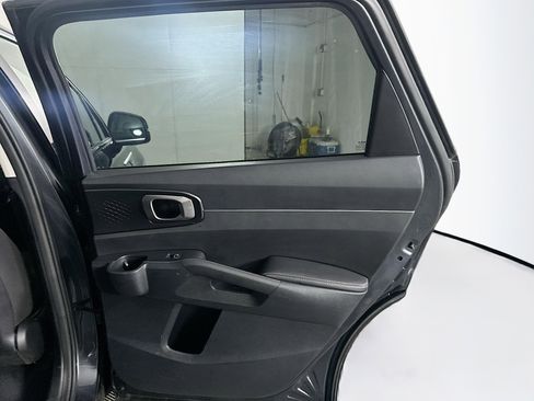 Used 2023 Kia Sorento LX image 29