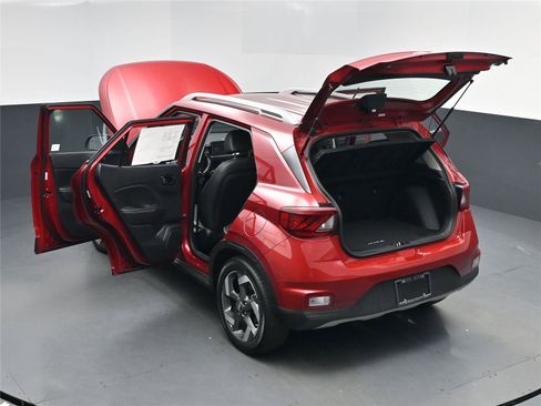 Used 2024 Hyundai Venue Limited image 25
