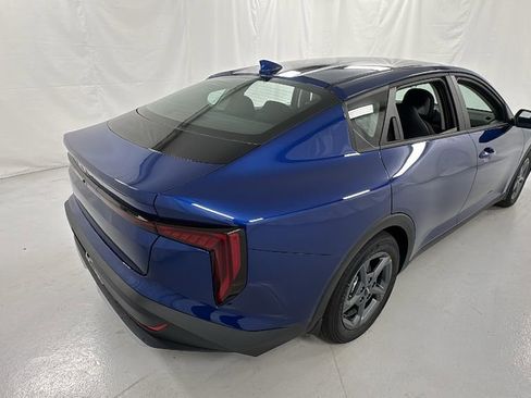 New 2025 Kia K4 LXS image 3