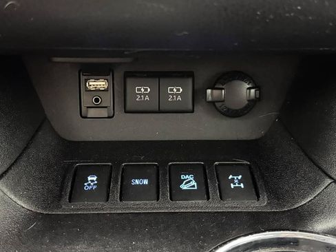 Used 2018 Toyota Highlander XLE AWD/4WD image 27