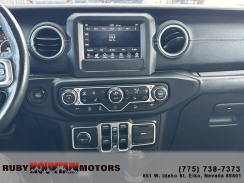 Used 2018 Jeep Wrangler Unlimited Sahara w/ Cold Weather Group image 17