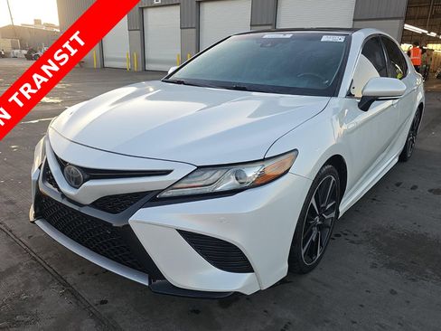 Used 2018 Toyota Camry XSE image 1