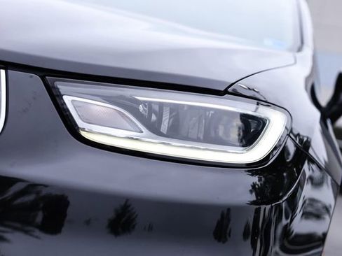Used 2022 Chrysler Pacifica Touring-L w/ Uconnect Theater Family Group FWD image 12