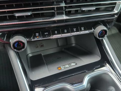 New 2026 Chevrolet Traverse Z71 w/ Enhanced Driving Package AWD/4WD image 26
