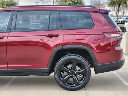 Used 2024 Jeep Grand Cherokee L Limited w/ Black Appearance Package image 10