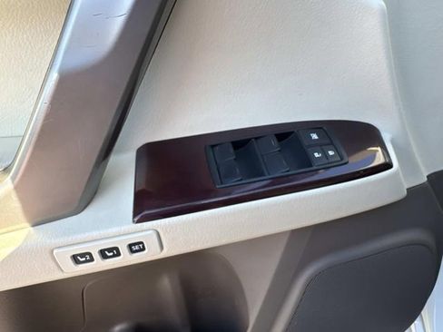 Used 2015 Lexus GX 460 w/ Premium Package image 19