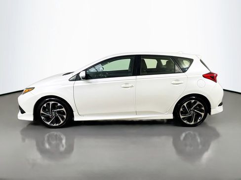 Used 2017 Toyota Corolla iM w/ Carpet Mat Package FWD image 4