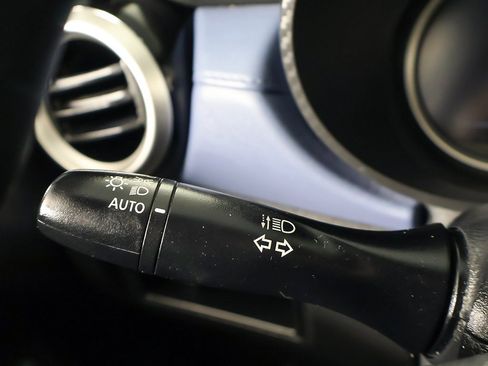 Used 2023 Nissan Versa SV image 33