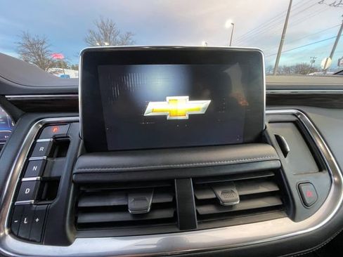 Used 2022 Chevrolet Suburban LT w/ Luxury Package image 21