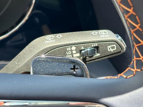 Used 2024 Bentley Bentayga image 64