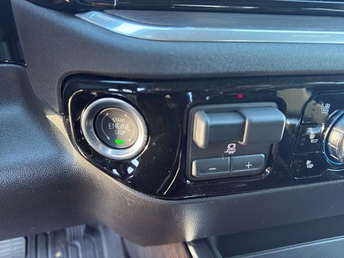 New 2026 GMC Sierra 1500 SLT w/ SLT Convenience Package image 14