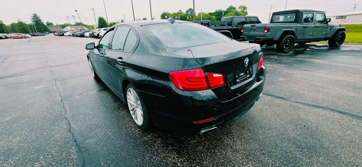 Used 2012 BMW 550i xDrive Sedan AWD/4WD image 5