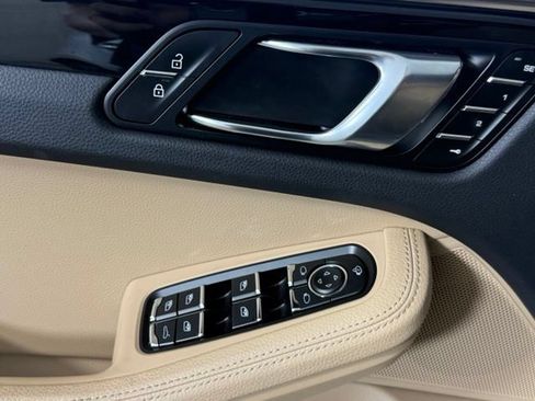 Used 2025 Porsche Macan AWD/4WD image 15