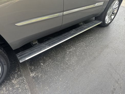 Used 2019 Cadillac Escalade Platinum AWD/4WD image 25