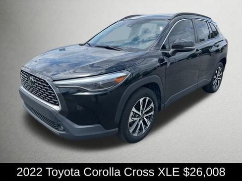 Used 2022 Toyota Corolla Cross XLE image 3