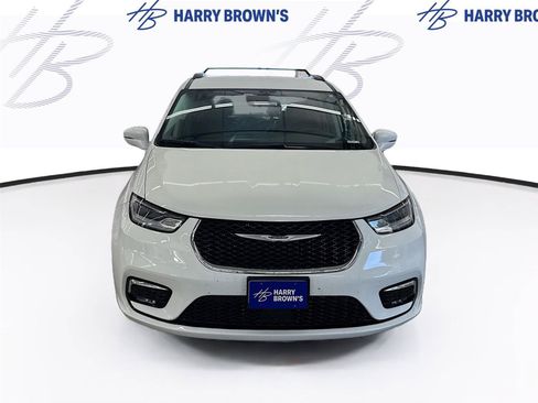 Used 2022 Chrysler Pacifica Touring-L FWD image 6