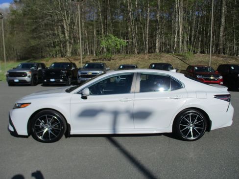 Used 2024 Toyota Camry SE w/ Cold Weather Package AWD/4WD image 8