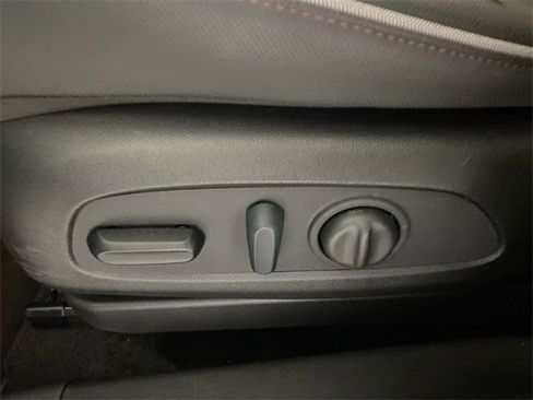 Used 2023 Chevrolet TrailBlazer RS w/ Sun and Liftgate Package image 25