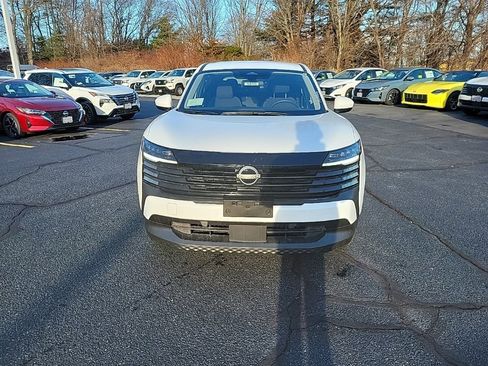 Used 2025 Nissan Kicks SV w/ Charging Package image 7