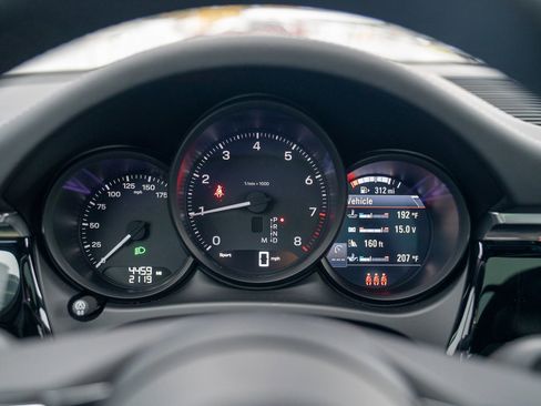 Used 2025 Porsche Macan image 15