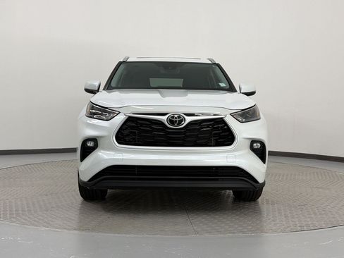Used 2023 Toyota Highlander XLE FWD image 6