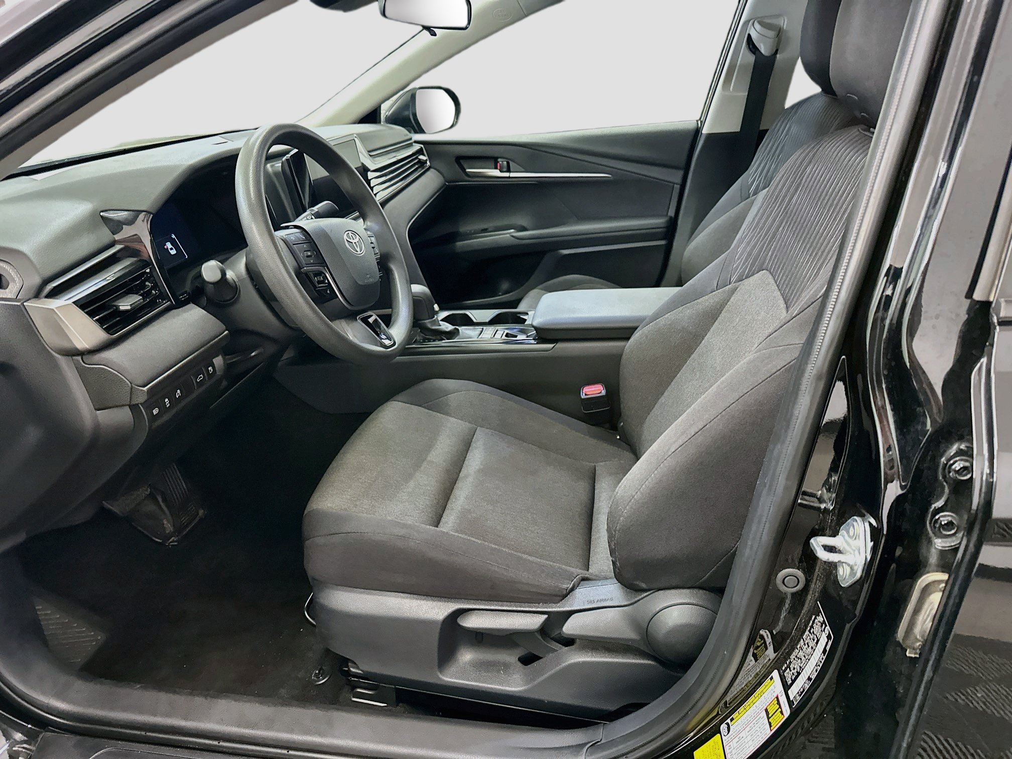 Used 2025 Toyota Camry LE FWD image 13