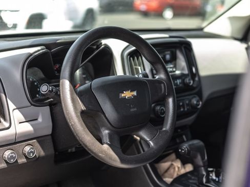 Used 2017 Chevrolet Colorado W/T AWD/4WD image 9