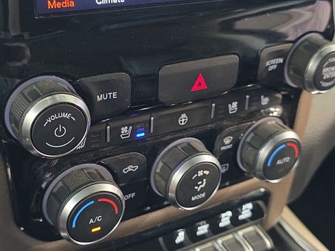 Used 2020 RAM 1500 Laramie AWD/4WD image 21