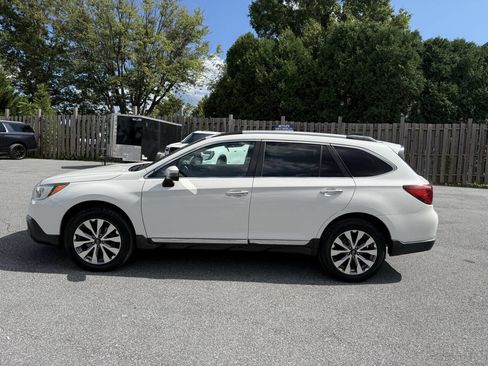 Used 2017 Subaru Outback 2.5i Touring image 2