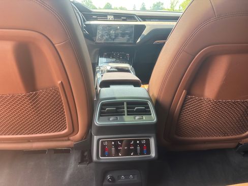 Used 2024 Audi Q8 e-tron Premium Plus w/ Premium Plus Package image 24