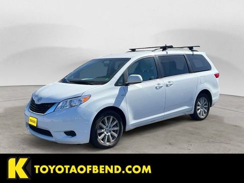 Used 2017 Toyota Sienna LE AWD/4WD image 1