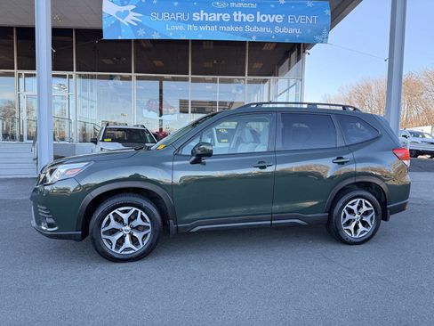 Used 2022 Subaru Forester Premium image 1