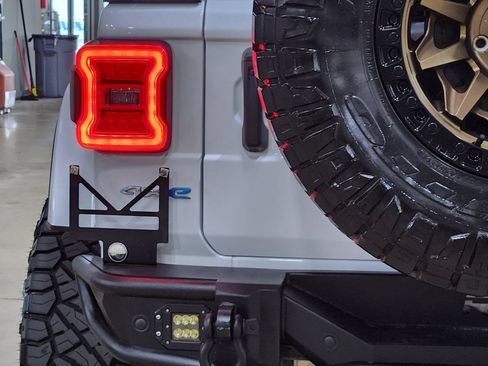 Used 2021 Jeep Wrangler Unlimited Sahara AWD/4WD image 20