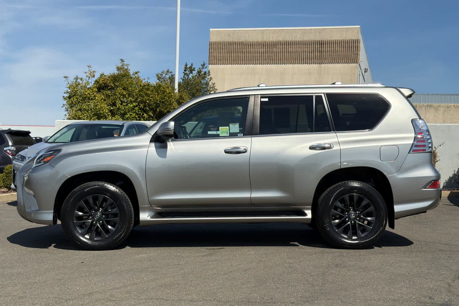 Certified 2023 Lexus GX 460 Premium w/ Premium Plus Package AWD/4WD image 9