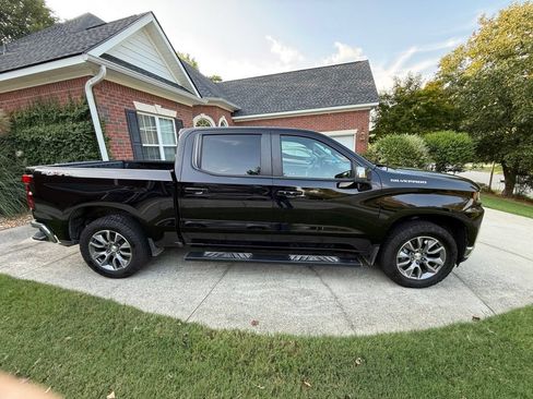 Used 2022 Chevrolet Silverado 1500 LT AWD/4WD image 3