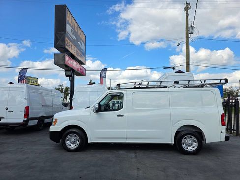 Used 2021 Nissan NV 3500 SV image 4