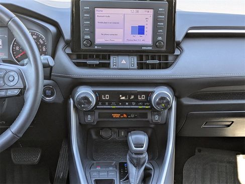 Used 2021 Toyota RAV4 XLE Premium image 14