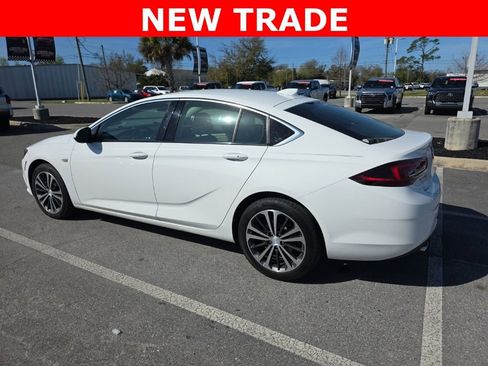 Used 2019 Buick Regal Essence w/ Sights and Sounds Package image 3