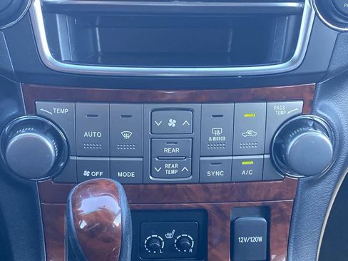 Used 2013 Toyota Highlander Limited AWD/4WD image 19