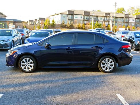 Used 2021 Toyota Corolla LE image 10