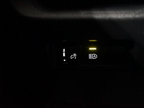 Certified 2025 Toyota RAV4 XLE FWD image 24