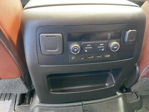 Used 2020 Chevrolet Suburban Premier w/ Premier Plus Edition image 36