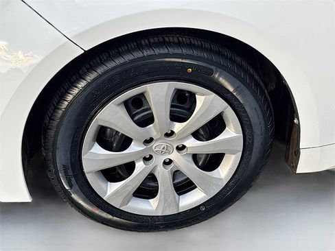Used 2022 Toyota Corolla LE image 28