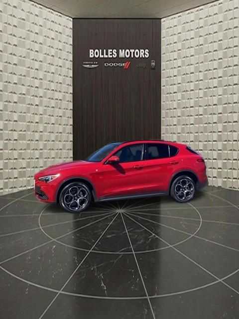 Used 2023 Alfa Romeo Stelvio Ti AWD/4WD image 15