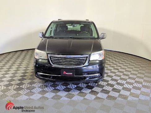 Used 2012 Chrysler Town & Country Limited w/ Luxury Group FWD image 2
