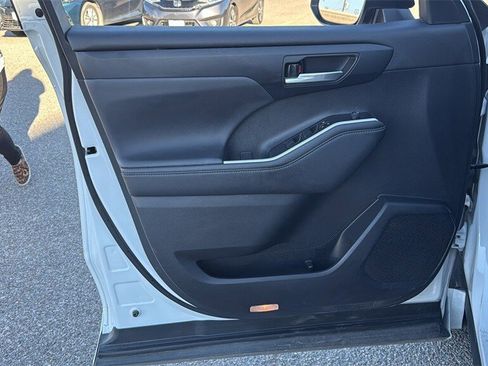 Used 2023 Toyota Highlander XSE image 8