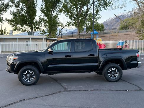Used 2021 Toyota Tacoma TRD Off-Road w/ Technology Package AWD/4WD image 16