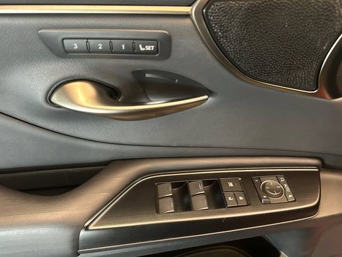 Certified 2020 Lexus ES 300h w/ Premium Package FWD image 11