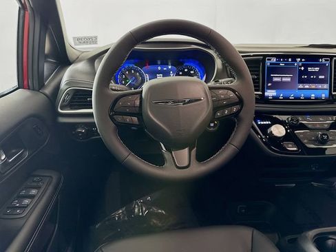New 2026 Chrysler Pacifica Select image 20