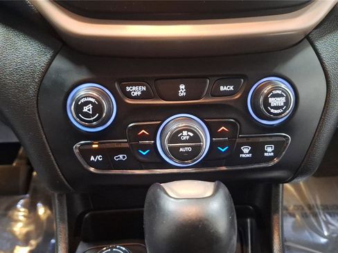 Used 2016 Jeep Cherokee Limited AWD/4WD image 18